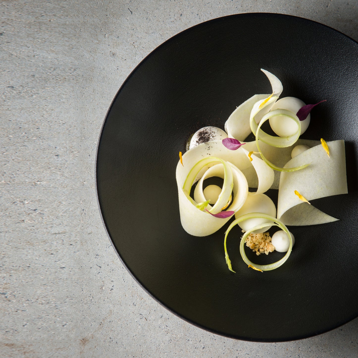 EQUINOXE PLATE 28cm - CAST IRON - 6PK